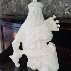 White Scottish Bagpiper Figurine